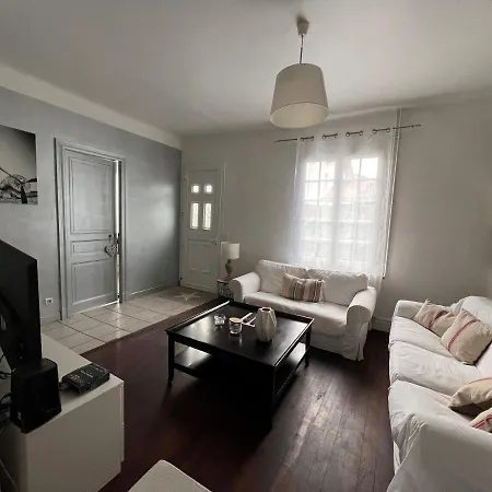 Apartment Agreable Maison De Avec Belle Terrasse